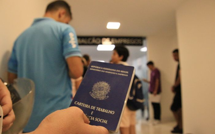 Oportunidades são de operador de caixa e repositor (Foto: Marcos Porto)