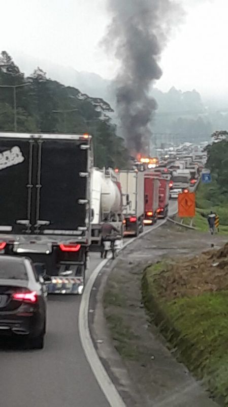 Filas chegaram a 20 quilômetros sexta à  noite  (foto: reprodução)