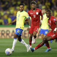 Brasil sofre, mas vence o Equador em Curitiba