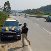 Domingão: mais de 100 motoristas são multados após serem flagrados “voando baixo” na BR 470