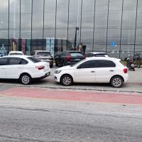 Quase 50 motoristas folgados já foram multados na calçada do Hiper Diferente