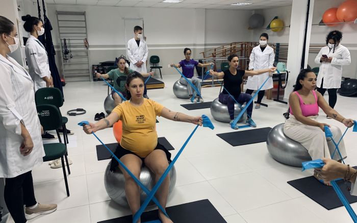 Encontros acontecem às segundas e sextas-feiras na clínica-escola de Fisioterapia (Foto: Divulgação/Uniavan)