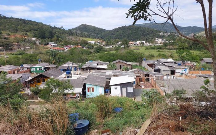 Vila Fortaleza carece de infraestrutura básica, como saneamento, energia elétrica, asfaltamento e coleta de lixo (Foto: Arquivo)