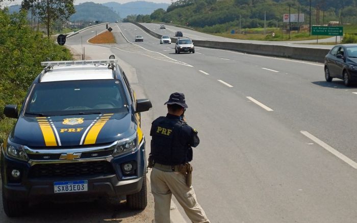 Um Honda foi flagrado a 142 km/h na rodovia federal
(Foto: Divulgação/PRF) 