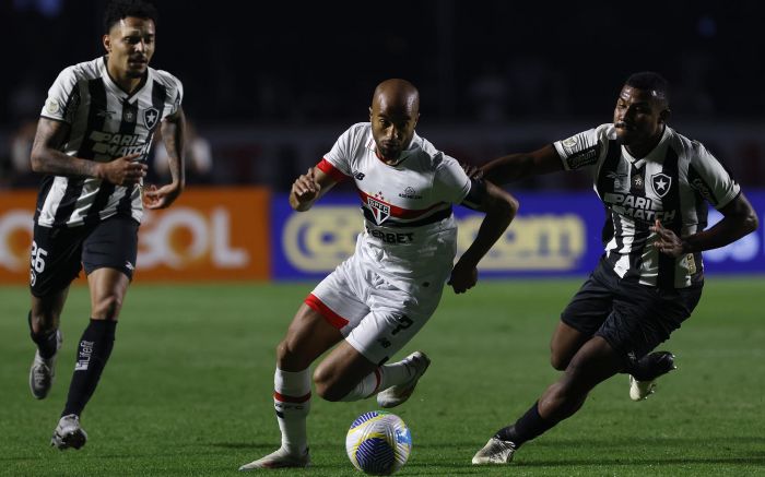 Fogão e São Paulo jogam às 21h30 no Rio de Janeiro