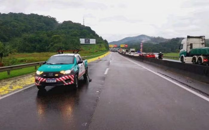 Congestionamento chegou a nove quilômetros (Foto: Divulgação/Arteris Litoral Sul)