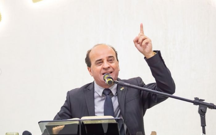 Pastor caiu de uma altura de cerca de cinco metros, enquanto filmava a manutenção no telhado do pavilhão dos Gideões
(Crédito: Paulo Giovany)