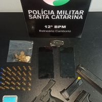 Mulher é presa com pistola furtada e maconha    