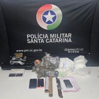 Traficante é presa fazendo disque-drogas no bairro Cordeiros   