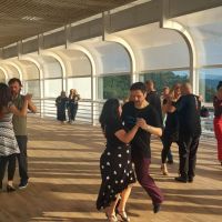 Hoje tem apresentações de tango gratuitas na Passarela da Barra