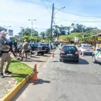 Operação da PM apreende quase 30 motos na praia do Trapiche  