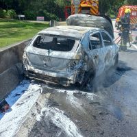 Gol incendiado bloqueia subida do Morro do Boi