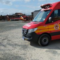 Trabalhador de fábrica de poste morre ao ser atingido por peça de ferro