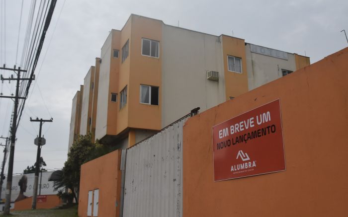 Hotel segue tocado pela filha do fundador, mas placa anuncia novo projeto (Foto: João Batista)