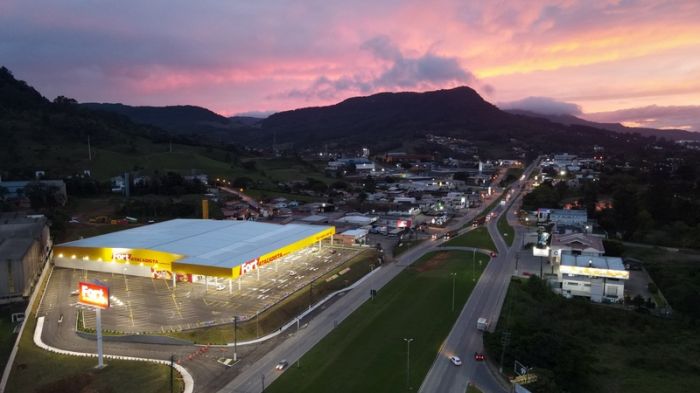 Feirão acontece das 8 às 16h em diversas lojas da rede (Foto: Marcelo Pertile)