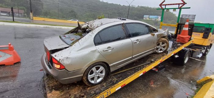 Motoristas dos veículos não se feriram (Foto: Reprodução)