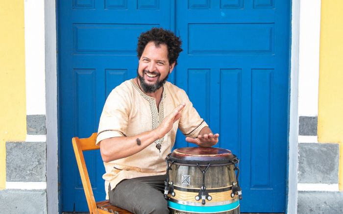 Percussionista vai tocar de berimbau até panelas (Foto: Divulgação/Isadora Manerich)