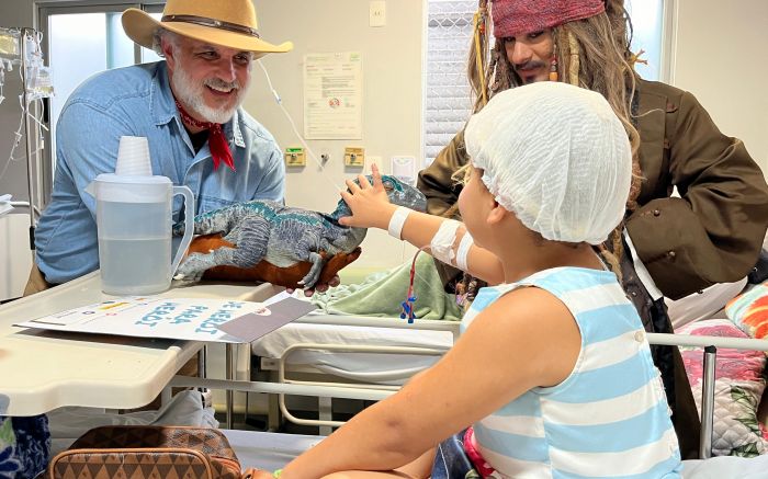 Homem-Aranha, Deadpool, Capitão Jack Sparrow e Dr. Alan Grant, do Jurassic Park, alegraram a tarde dos pacientes (Foto: Ana Júlia Kamchen sob a supervisão de  Fran Marcon)