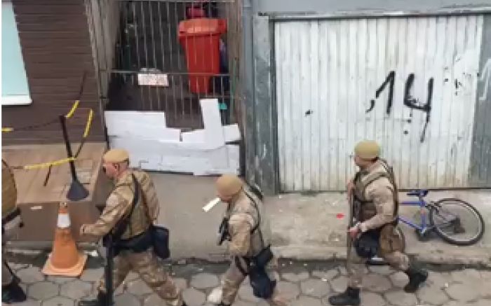 Governador Jorginho Mello falou sobre a situação em vídeo  (Foto: Reprodução)