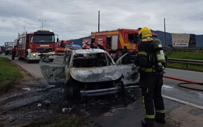 Ataques terminaram com um homem morto, dois feridos, 13 prisões e apreensões (Foto: Divulgação/CMBSC)