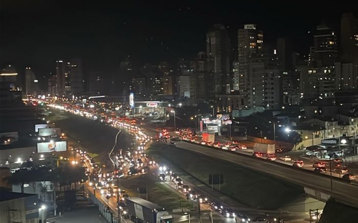 Acidente deixa mais de cinco quilômetros de filas (Foto: leitor)