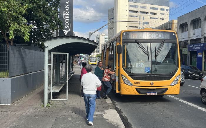 Ônibus circula em alta velocidade no bairro Paciência (Foto: Arquivo)