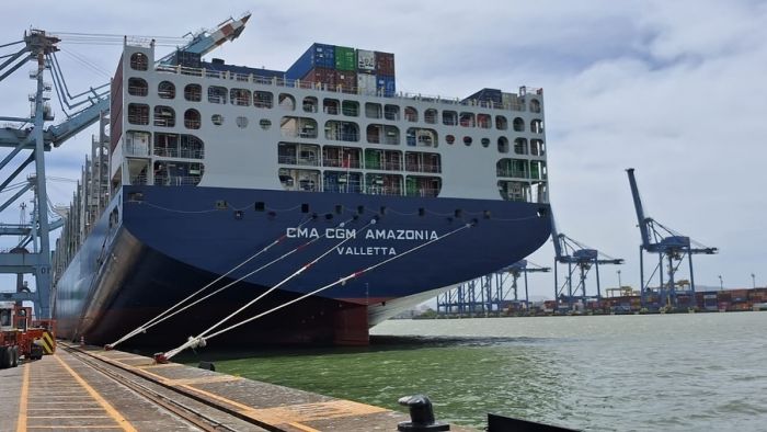 CMA CGM Amazônia atracou sábado em Itajaí (Foto: Mauri João Inácio)