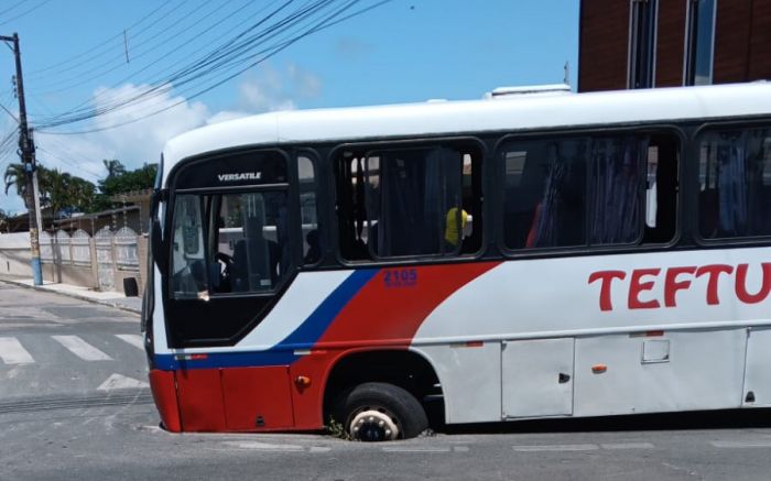 Funcionários seguiam para uma empresa de Luiz Alves no momento do acidente (Foto: Leitor)