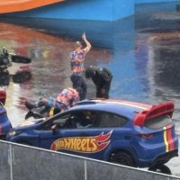 Piloto desliza e cai em show no Beto Carrero World  