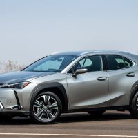 Lexus UX 330h chega  ao Brasil por R$ 299.990