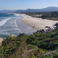 Mais da metade das praias de BC e Itajai está poluída pra banho; veja a sua cidade 