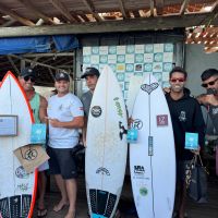 Cerca de 70 atletas participam do Bandeira Azul Surf Open em Penha