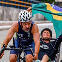 Dupla inclusiva de BC faz sucesso no Ironman em Aracaju