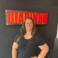 Ao vivo: professora itajaiense indicada a prêmio nacional dará entrevista ao DIARINHO  