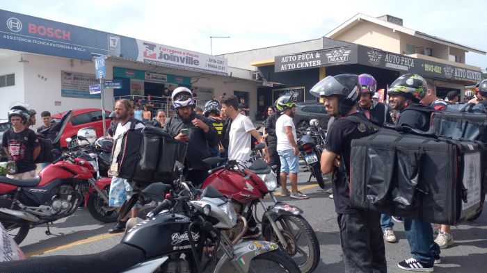 Protesto durou cerca de 30 minutos na avenida onde o motoboy perdeu a vida (Foto: Juvan Neto/Divulgação)