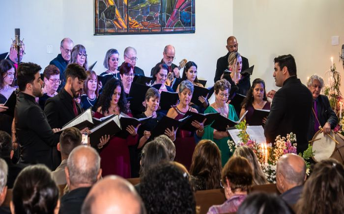 Com 50 anos de história, o Coral Villa Lobos se apresenta nesta quarta-feira, em evento aberto ao público (Foto: Nilson CWB)