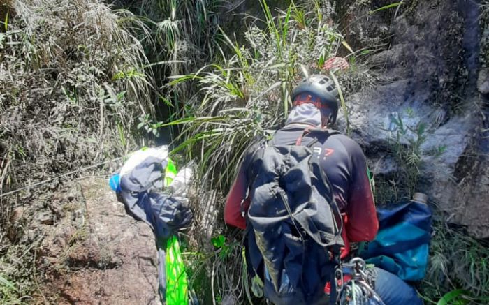 Operação de resgate contou com seis profissionais e durou sete horas (Foto: Divulgação CBMSC)