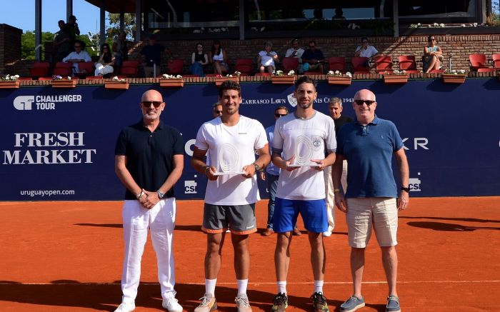 Segundo da esquerda pra direita, Orlando Luz foi campeão em Montevidéu. Foto: Prensa Uruguay Open