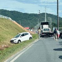 Três acidentes muvucaram a BR 101 e a 470 nesta segunda-feira