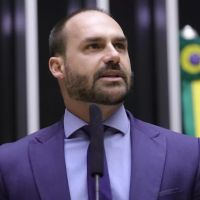 Filho 03 de Bolsonaro diz que pode ser “plano B” pra presidente, mas pai nega   