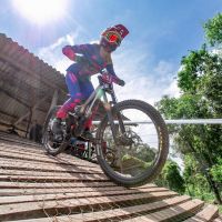 Ciclista de Balneário Piçarras é pentacampeã catarinense de downhill