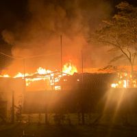 Incêndio destrói centro religioso de Tijucas