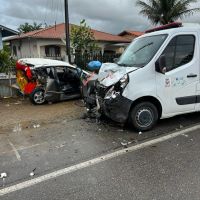 Jorge Lacerda: ambulância acerta traseira de Honda na madrugada