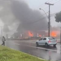 Ao menos nove pessoas morreram em queda de avião  