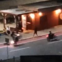 Motoqueiros fazem o caos na noite de Natal em plena beira-mar  