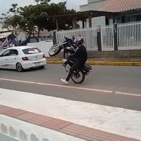 PM parte para cima de motoqueiros baderneiros na orla 