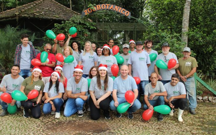 Crianças podem fazer suas próprias bolas natalinas (Foto: Divulgação/PMB)