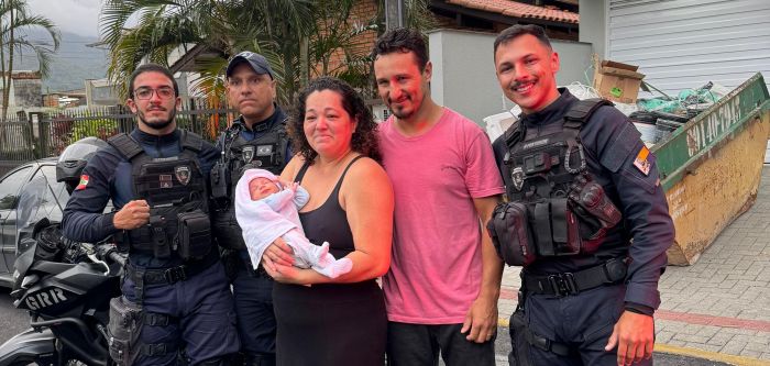 Guardas municipais fizeram a manobra de Heimlich e desengasgaram o bebê (Foto: GMI)