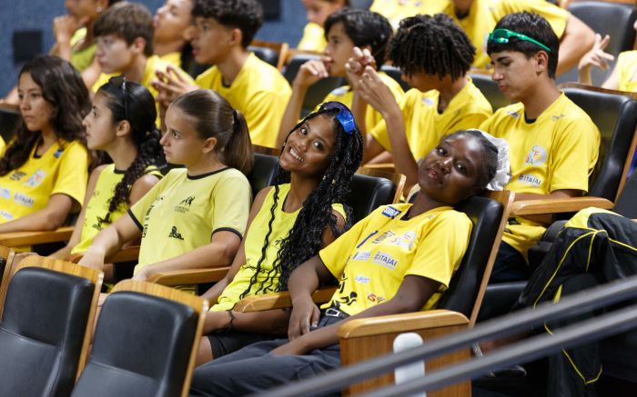 Atletas do atletismo foram conferir a votação na Câmara. Foto: Davi Spuldaro/CVI