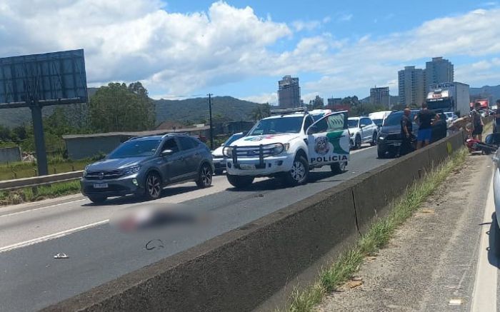 Acidente grave causou cerca de 10 km de filas (Foto: Leitor)